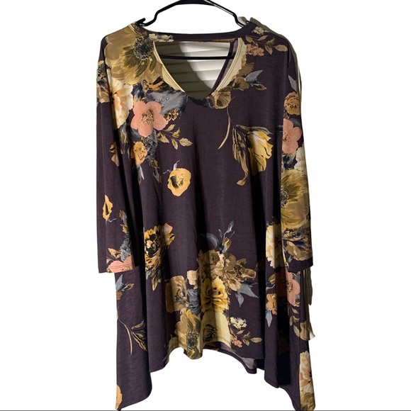 The Greek Blouse (Stretchy) - Picture 2 of 3